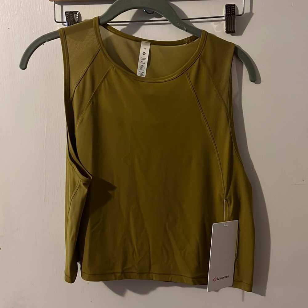 NWT Lululemon Sculpt Cropped Tank in auric gold